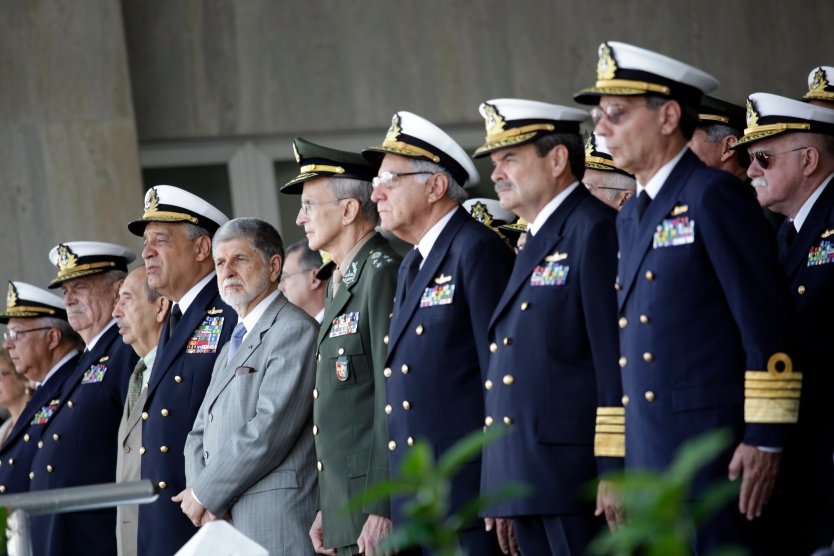 The Minister of Defence, the commanders of the Army and Navy, as well as other high-ranked politicians on a Brazilian Navy ceremony (photo by Felipe Barra, 2013)